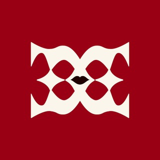 Алая помада