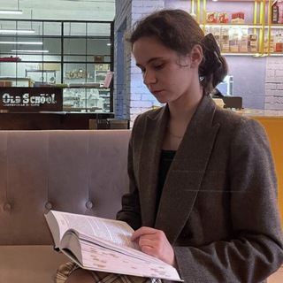Reading pumpkin