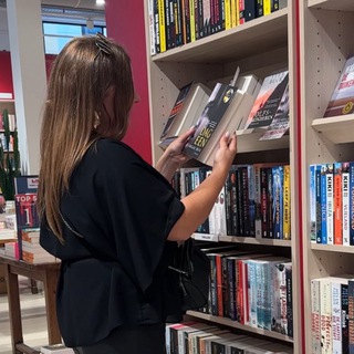 Божевільна книголюбка 🔞 без цензури