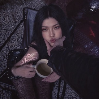 𝓐phrodite 𝓛loyd — †