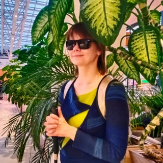 Елена Сичкар. Копирайтер в чёрных очках