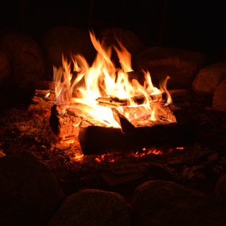Аватар канала 🔥❤️☀️У костра стихов🔥❤️☀️ @campfire_poetry