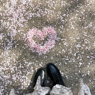 avec amour, a.