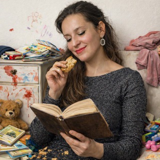 Пахнет книгами и крошками