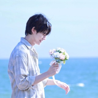 LIKA KIM on vibe 【小魏】