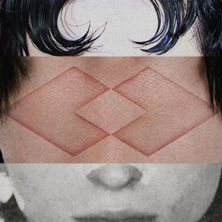 < >