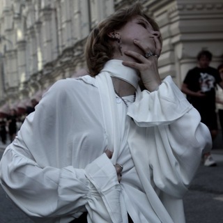 .тэен любит танцевать.