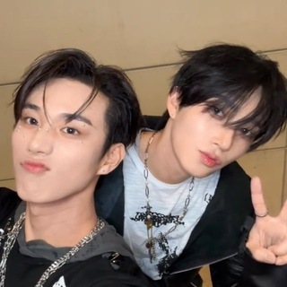 `‘clingy duo 태탁
