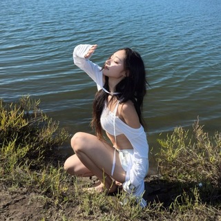 a kiss left of vv$